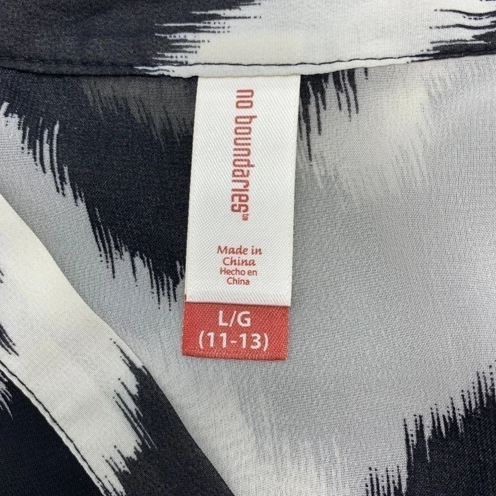 🎉No Boundaries Black & White Long Sleeve SheerTop - Picture 4 of 7